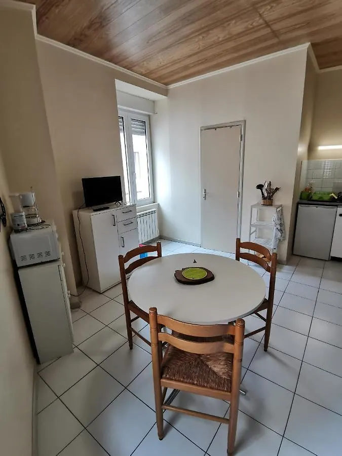 Appartement -AU 2- Studio au centre de Millau 0*,  France